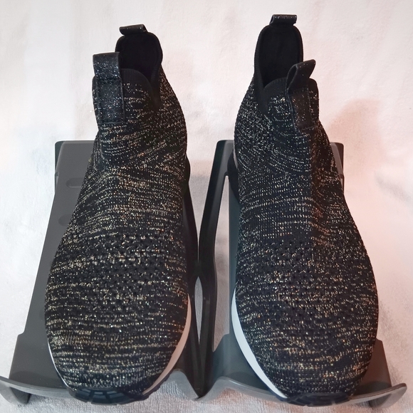 Size 6 Urban Sport by J/Slides NYC Orion Lifestyle Sneaker black/gold metallic - Picture 6 of 8